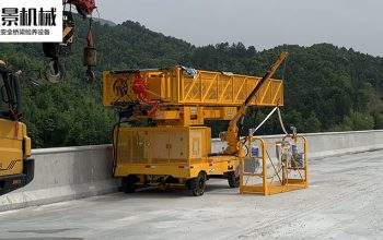 橋梁排水管安裝車：為橋梁排水管安裝保駕護(hù)航